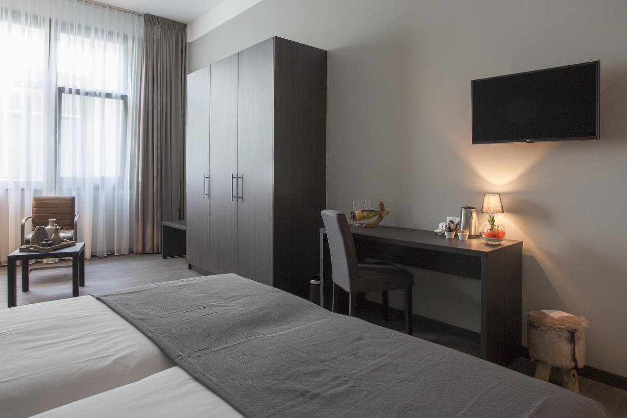 Hotel Bladel Bagian luar foto